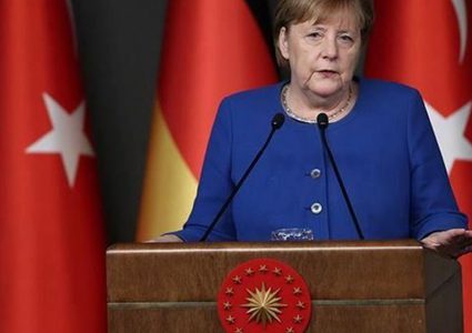 ميركل تُعلن استعدادها لمساعدة الأرجنتين في أزمتها الاقتصادية