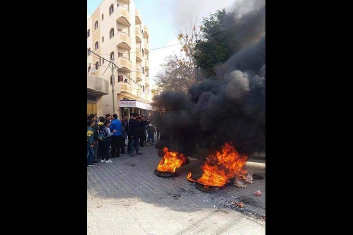 تظاهرات بخانيونس رفضًا لتخصيص مستشفى الجزائري لفحص كورونا