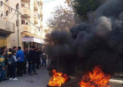 تظاهرات بخانيونس رفضًا لتخصيص مستشفى الجزائري لفحص كورونا