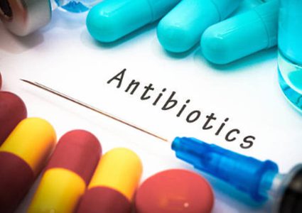 خبراء: لا يمكن علاج فيروس الكورونا بالمضادات الحيوية