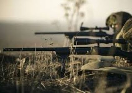 الاحتلال ينشر قناصته على طول السياج الفاصل شرق غزة