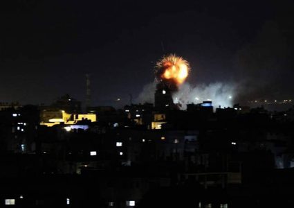 طائرات الاحتلال تشن غارات على قطاع غزة