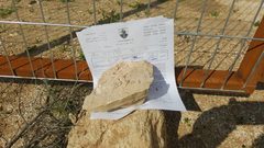 الاحتلال يخطر مواطنا من برقة بهدم بركس