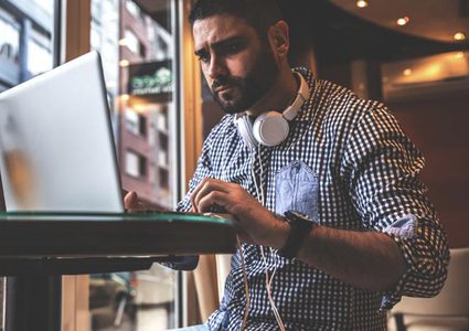 أهم النصائح لجلوس صحي خلال فترات العمل الطويلة