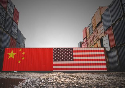 الصين تخفض الرسوم على البضائع الأميركية بمقدار النصف