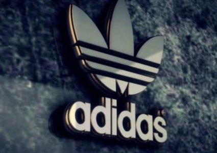 "أديداس" تصنع ملعبًا صديقًا للبيئة