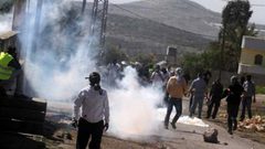 إصابات بالاختناق في مواجهات مع الاحتلال في بيت أمر بالخليل