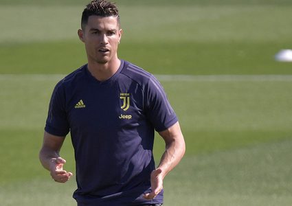 رونالدو يحتفل بعيد ميلاده الـ35