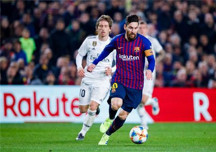 صفقة إنجليزية تشعل الصراع بين ريال مدريد وبرشلونة