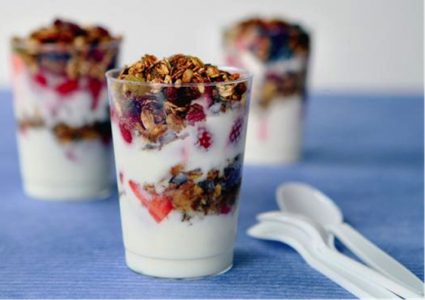 بارفيه الفراولة باللبن الجرانولا