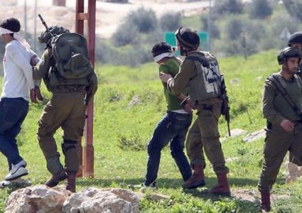 الاحتلال يعتقل شابا أثناء اقتحامه بيت لحم