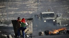 إصابات واعتقالات خلال مواجهات مع الاحتلال