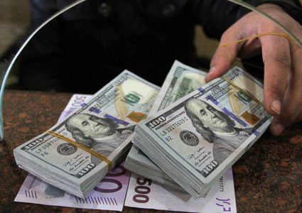 هبوط اليورو لأدنى مستوى منذ 4 شهور والدولار يرتفع