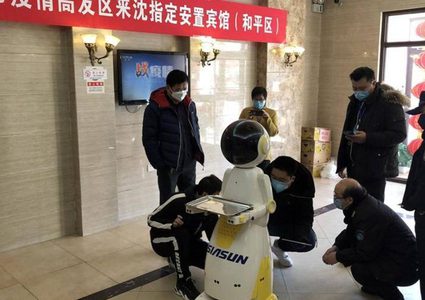 الصين تستخدم الدرونز والروبوتات لمكافحة الكورونا