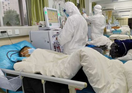 فريق طبي يتحدى "كورونا" و يتعافى تماما منه