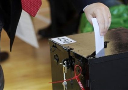 الإيرلنديون يصوتون لاختيار ممثليهم في البرلمان