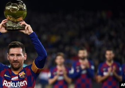 اللاعب الأرجنتيني يحسم الجدل بشأن رحيله عن برشلونة