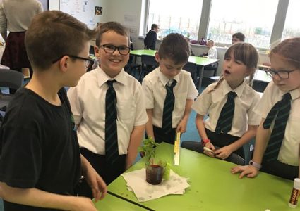 بريطانيا.. تركيب كاميرات شرطة للمدرسين لضبط المشاغبين