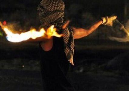 الاحتلال يعتقل شابًا بزعم إلقائه "مولوتوف" على جندي في الخليل