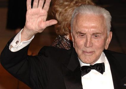 رحيل آخر رموز العصر الذهبي لهوليوود " كيرك دوغلاس"