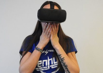 الواقع الافتراضي يسمح لأم بلقاء ابنتها المتوفاة!