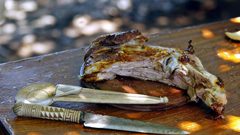 تقطيع اللحم باليدين عادة خاطئة