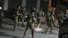 الاحتلال يعتقل مواطنا من بيت أمر بعد استدعائه للتحقيق