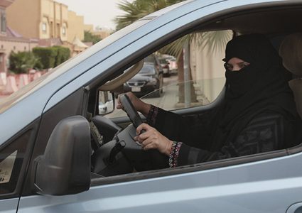 سعودية تدهس رضيعتها وزوجها أثناء تعلمها القيادة