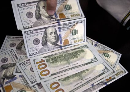 الجنيه المصري يصعد بقوة لأول مرة أمام الدولار منذ 3 سنوات