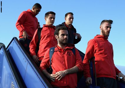 الامير عبدالله آل ثاني يرحب بلاعبين من مانشستر يونايتد