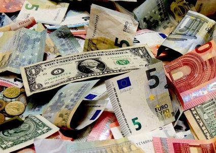 انخفاض سعر الدولار وارتفاع معدل التضخم في مصر