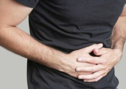 ما أسباب الشعور بالألم في الجانب الايمن من البطن؟