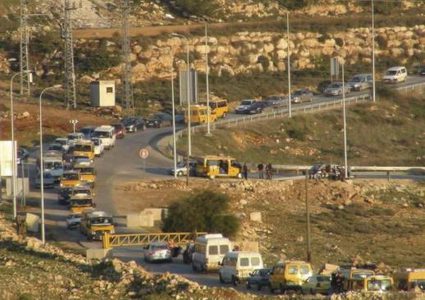 الاحتلال يغلق البوابة الحديدية على مدخل النبي صالح