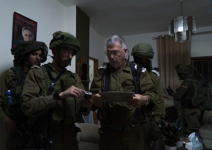 الاحتلال يخطر بهدم منزل عائلة الأسير قسام البرغوثي