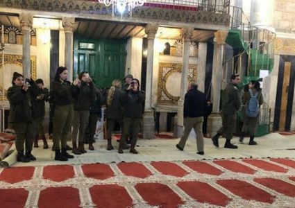 قوات الاحتلال تقتحم الحرم الابراهيمي