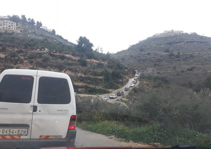 الاحتلال ينصب حواجز عسكرية غرب رام الله ويعيق حركة المواطنين