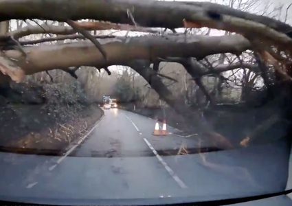 العاصفة "سيارا" تقتل شخصين في بريطانيا