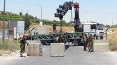 رام الله: الاحتلال يغلق مدخل قرية دير نظام بالمكعبات الاسمنتية