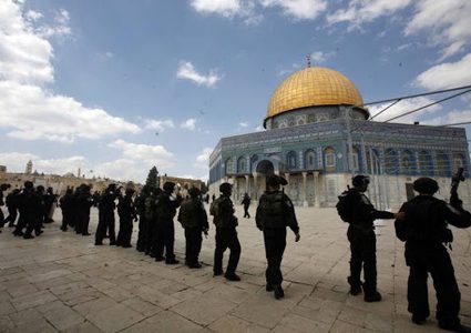 مستوطنون يقتحمون المسجد الأقصى
