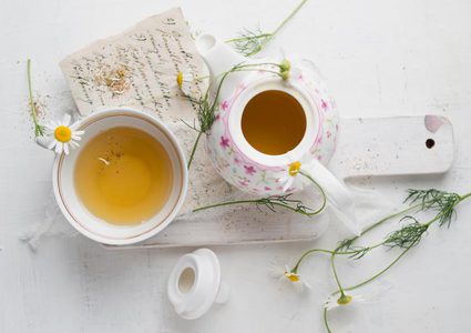 أنواع من الشاي تساعدك على النوم