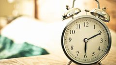 العلم يحدد صوت المنبه الأمثل لطرد النعاس