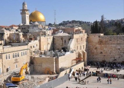 بفعل حفريات الاحتلال في القدس القديمة..انهيار جزء من أحد المنازل