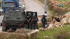 الاحتلال ينصب الحواجز ويغلق البوابات المؤدية لشمال وغرب رام الله