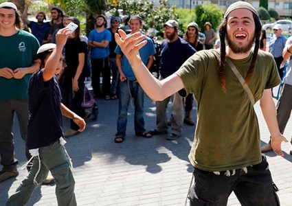 مستوطنون يقتحمون تجمع جبل البابا شرق القدس