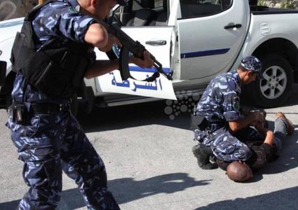 رام الله: الشرطة تقبض على تاجر مخدرات