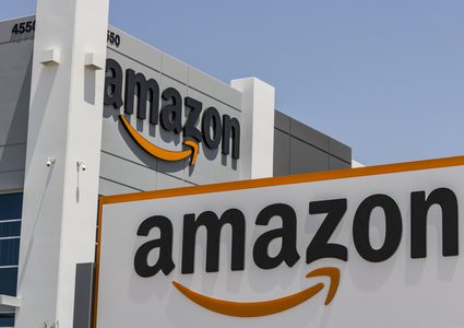 "أمازون" تساوم لتقديم خدمات شحن مجاني للفلسطينيين
