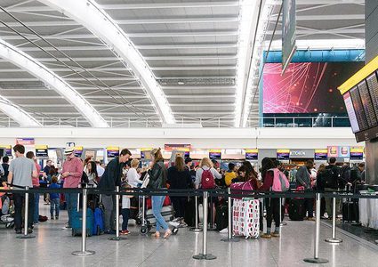 لندن: احتجاز 8 طائرات في مطار هيثرو بسبب "كورونا"