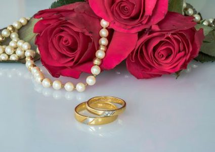 شاهد عشاق يعقدون قرانهم تحت الماء بمناسبة عيد الحب