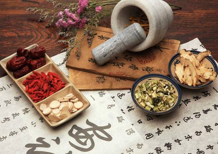 الصين تلجأ إلى الطب الصيني التقليدي لعلاج وباء كورونا