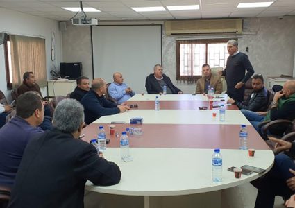 جلسة لمواجهة أوامر الهدم في قرية نحف